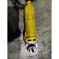 DeWalt DWE8100S Gerinda Sudut Kecil 4" - Sistem Penyejukan Pantas, Perlindungan Debu Rotor, Lapisan Gam Plastik Khas