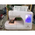 Máy may gia đình Singer 9800DX - 57 kiểu mũi chỉ, màn hình màu cảm ứng 6 inch