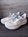 HOKA Skyflow 男女通用緩震路跑鞋