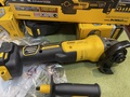 Máy mài góc pin 20V/60V DeWalt DCG409VSN-B1, 100mm, Nhựa chống va đập