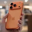 iPhone 17 Pro Màu Cosmic Orange Phai Dần Thành Hồng Trong Sự Cố 'Colorgate' Mới Nổi