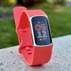 Pembaruan Fitbit Charge 6 Menghadirkan Tiga Tampilan Jam Baru dan Kompatibilitas Peralatan Olahraga yang Diperluas