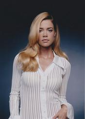 デニス・リチャーズ直筆サイン入り大型写真…Denise Richards デニス・リチャーズ直筆サイン入り大型写真…Denise Richards