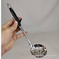 Centong Kecil Bolong Lubang Saring Tiris Saringan Stainless Silver Gagang Plastik Hitam Anti Panas M