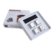 4 件不鏽鋼可重複使用冰塊連絲絨袋  dmeckp 4 Pcs. Stainless Steel Reusable Ice Cubes with Velvet Pouch