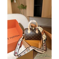 Louis Vuitton, LV   +飞机箱 Speedy20枕头包尺寸20cm
