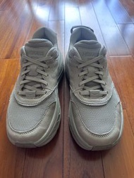 9成新 Hoka One One Bondi L  43 1/3碼