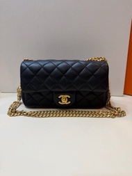 香奈兒 Chanel 23S CF 大mini 黑色羊皮 金扣山茶花 斜挎色 單肩包  底長20 99新