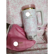 Quencher Tumbler with Ribbon Stand 40 oz