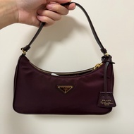 Prada re-edition 2005 酒紅色