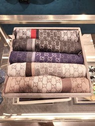 英國代購 英國outlet 直送香港 Gucci Scarf 經典 GG LOGO wool 半毛 頸巾 長巾 圍巾 披肩 藍 灰 深藍 黑灰 奶茶色 多色 男 女 返工 返學 高貴 上班 旅遊 落雪