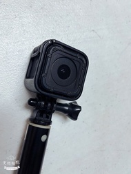 (功能正常拍照攝影都ok!電池待機時間短暫！請自行處理）二手gopro session hero4（無充電線！無記憶卡！只付伸縮拍照桿ㄧ只）二手品難免有刮傷磨損掉漆！在意別買