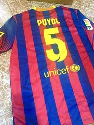 二手古著 九成新 無著過 純收藏  nike 2013-2014賽季 巴塞隆納（FC Barcelona）巴塞隆拿主場球衣 後衛佩奧爾（Carles Puyol）的 5 號主場球衣 足球球衣 jers