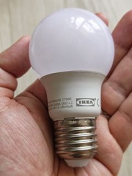 IKEA 宜家 LED 暖光燈泡 (E27 大螺絲頭 | 5W 400lm 2700K) | 慳電節能 檯燈客廳燈適用