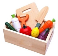 磁性水果切切看 模擬水果切切看 木盒裝切看 兒童木質玩具 過家家玩具 木製模擬 兒童過家 家玩具 廚房模擬食品          過家家是一種兒童的角色扮演遊戲。 即幾個夥伴分別扮演同一個家庭的成員，