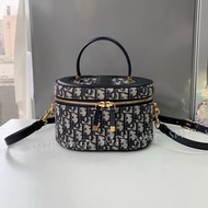 Dior 30 montaigne vanity case smip  dior bag
