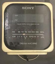 二手市面稀少復古SONY ICF C120 dream machine經典白色鬧鐘收音機(測試可以收FM當收藏/裝飾品)