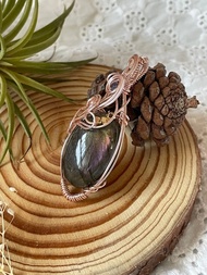 珍飾 － 紫光拉長石金屬繞線吊墜