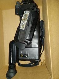 Panasonic NV-M10 VHS 錄影帶攝影機／鏡頭乾淨無霉。無電源線，當故障品，不保固不退換