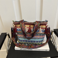 Bohemian ethnic style large-capacity tassel vacation beach bag, vintage versatile and simple2025New 