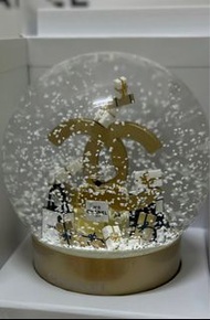 Chanel 2023 VIP 水晶球 連Chanel 花紙，絲帶及聖誕限量吊飾！
