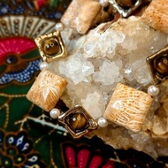 鳳羽手環 | 鳳尾紋珊瑚玉 | 閃電黃虎眼 |