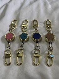 金色鑰匙扣 帶圓形裝飾，八達通伸縮匙扣