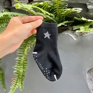 Basic black anti-slip socks for babies from 6M - 4Y V777