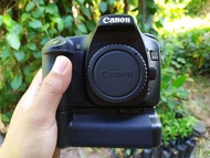 ขายกล้องดิจิตอล Canon 30D ราคา 6500 บาท พร้อมกริ๊ปเทียบ