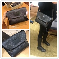 sling bag for women shoulder bag✢☌Purchasing LV/Louis Vuitton men s bag VOYAGER black presbyopia cla