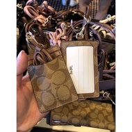 สายคล้องบัตร COACH ID LANYARD IN SIGNATURE CANVAS (COACH 63274) IM/KHAKI BLOSSOM