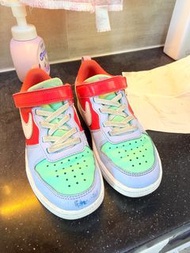 Nike Dunk Low GS 兒童運動鞋