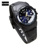 Velashop นาฬิกาข้อมือผู้ชายคาสิโอ Casio Standard สายเรซิ่นสีดำ หน้าปัดน้ำเงิน  รุ่น MW-600F-2AVDF MW