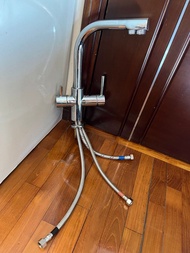 新款名牌3 M, 二手3用混合水龍頭 - 保養期己過 - 少少漏水 - 識得修理至好買， - 當癈品賣， - 星盆專用水龍頭 - 有冷熱水喉接駁 - 有濾水器喉接駁， - 裝修師傅拆下 - 新舊如圖，