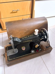 Lancia懷舊古董衣車連木箱收藏套裝 🧵 🪡  classic antique sewing machine with storage wooden box