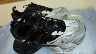 Adidas 的XLG Runner Deluxe