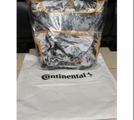 Continental 馬牌冰峰包  引述官方網站介紹 馬牌冰峰包（14L後背保冷袋） 兼顧耐用牛津布配有水墨川岳獨特花色印刷 網袋設計，便利拿取；多格小袋，方便獨立好收納 14L大容量，露營、烤肉、戶外出遊皆能滿足各種用包需求 防水內層塗料，有效長效保冰(溫) 後背、側背、手提等多樣背法，輕鬆提取