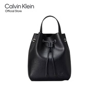 CALVIN KLEIN กระเป๋าสะพายข้างผู้หญิง All Day Bucket Bag รุ่น 40W0960 BAE - สีดำ