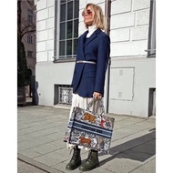 DIOR DIOR Bag DIOR Bag DIOR Female Bag DIOR Saddle Bag DIOR Three Grid DIOR 5 Grid DIOR Badge Style 