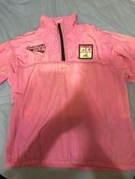 粉紅色衝鋒衣