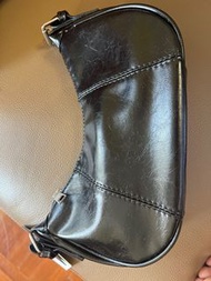 POSH BLUE 黑色彎月包