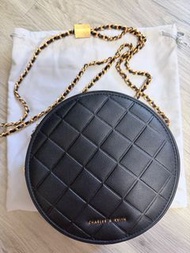 Charles & keith 黑色菱格圓形袋