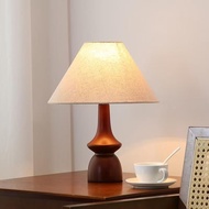 American Vintage Solid Wood Bedside Lamp – Retro Aesthetic Nightstand Light, Warm Glow for Cosy Bedr