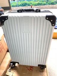 全新14吋至100吋以上，黑色同其他色行李箱，歡迎問價