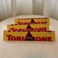 TOBLERONE Gold Tablet 360 g   (Milk chocolate with honey & almond nougat)