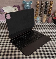2025年新款 Apple iPad Magic Keyboard Pro 11吋 行貨 99%新 只開盒檢查和試用 全新一樣 操作和按鍵全正常 Apple專門店買入$2299 沒有了包裝盒 合完美主