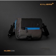 Tas Selempang Pria Kalibre 921940042 / 921940 Ezoic 3L Travel Pouch Grey Black Original