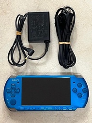 日版 PSP SONY PLAYSTATION PORTABLE PSP-3000 SPARKING  BLUE CONSOLE WITH BATTERY PSP-100 TRANSFORMER 8GB MEMORY STICK DUO PRO 原裝藍色主機 （無改機）附電池 充電器 記憶咭 （另有薰衣草紫色 PSP-2000 LP 主機）