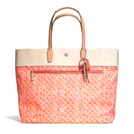 กระเป๋าสะพาย COACH แท้ ทรง Tote ผ้าพิมพ์ลายงู ใบใหญ่ เบา รุ่นหรูจาก Shop สวยมาก COACH 26129 RESORT SNAKE PRINT LARGE TOTE