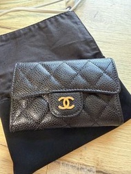 Chanel 黑色荔枝紋卡包